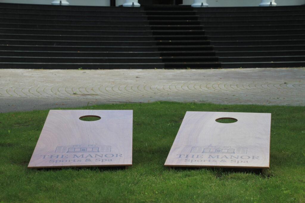 Lasergraveeritud logoga Cornhole mäng